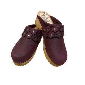 Merlot Oil Tanned Leather Mountain Clogs with Linnea Flower Snap Strap