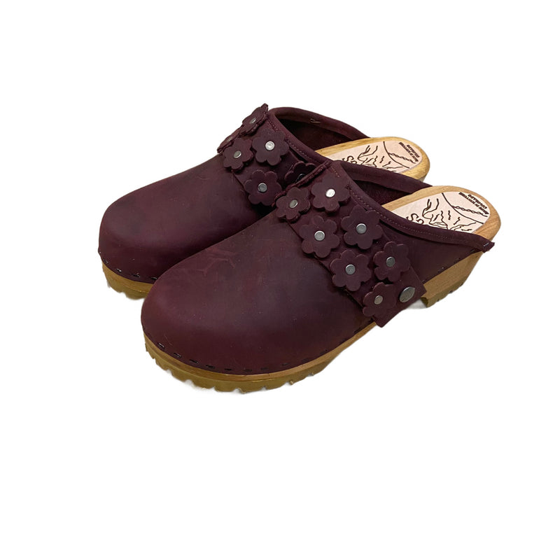 Merlot Oil Tanned Leather Mountain Clogs with Linnea Flower Snap Strap