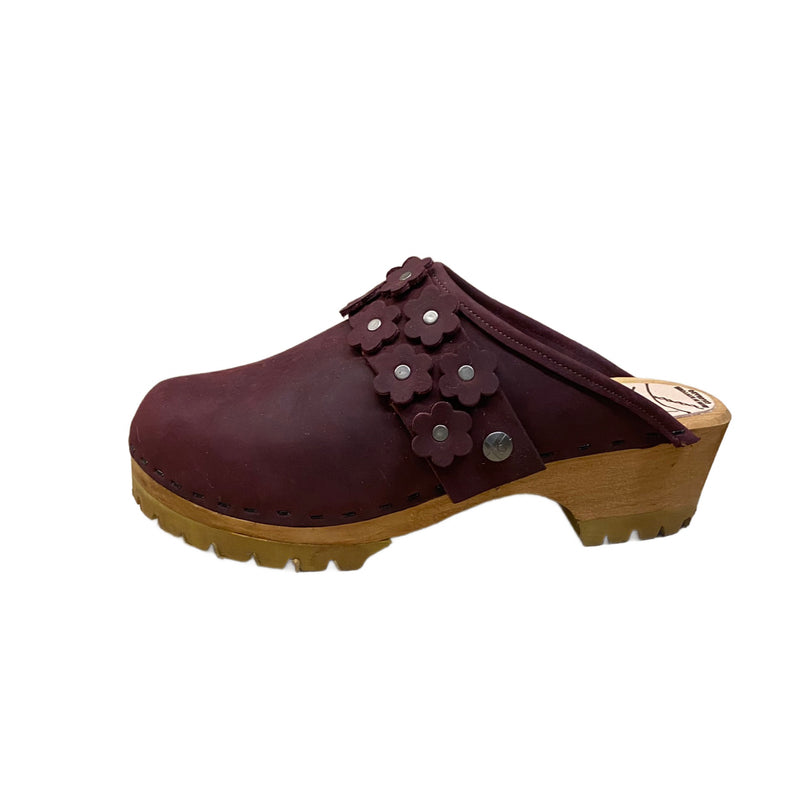 Merlot Oil Tanned Leather Mountain Clogs with Linnea Flower Snap Strap