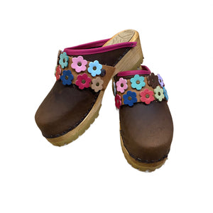 Cocoa Bean Oil Tanned Leather Mountain Clog with Magenta edgeband and Multi colored Linnea Snap Strap