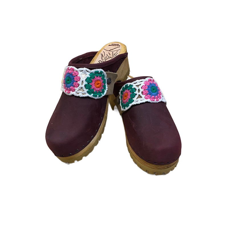 Merlot Mountain Clog with Pink Sara Snap Strap