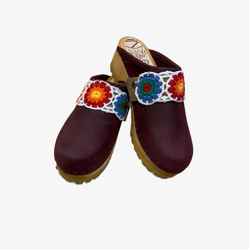 Merlot Mountain Clog with Red Sara Snap Strap