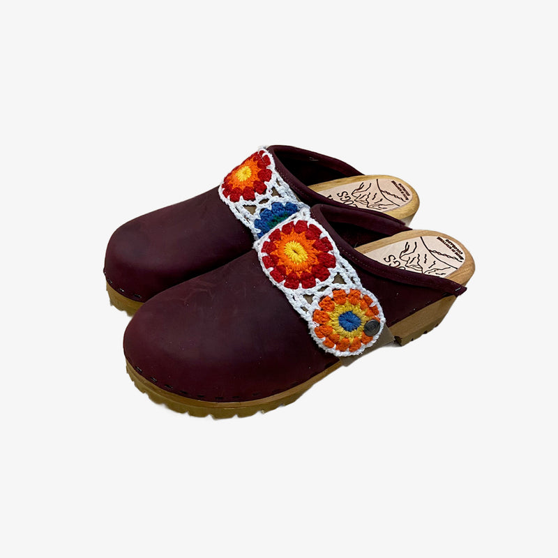 Merlot Mountain Clog with Red Sara Snap Strap