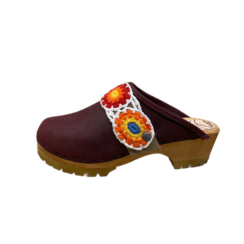 Merlot Mountain Clog with Red Sara Snap Strap