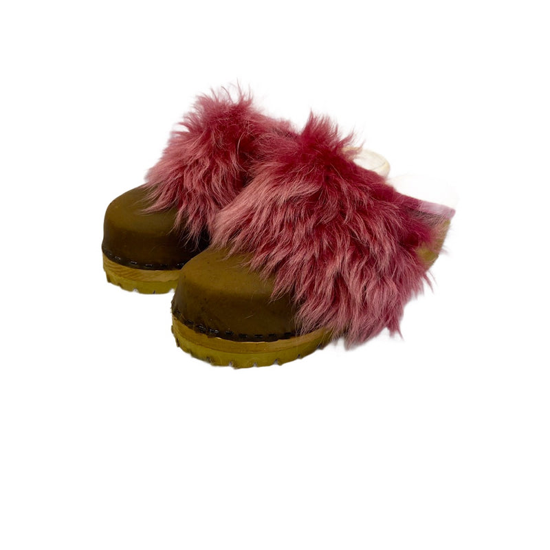 Magenta Tigrado Shearling Snap Strap Mountain Clogs in Cocoa Bean Leather