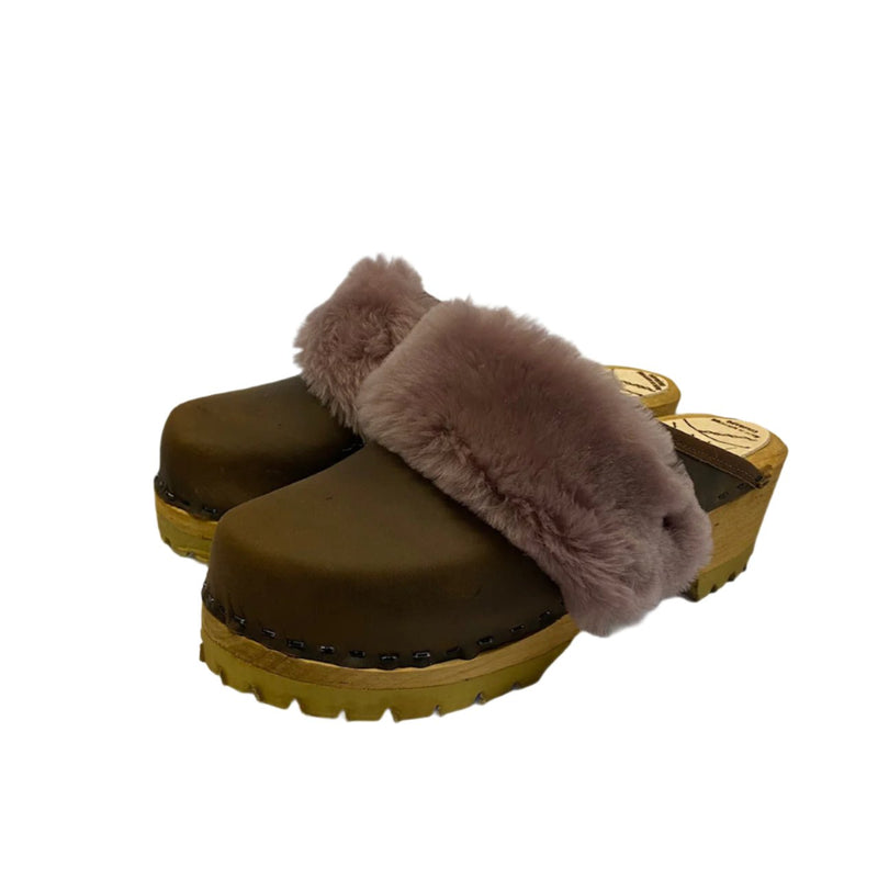 Cocoa Mountain Clogs with Dusty Violet Shearling Snap Strap