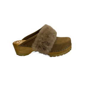 Camel  Mountain Clogs with Blush Beige Shearling Snap Strap