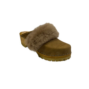 Camel  Mountain Clogs with Blush Beige Shearling Snap Strap