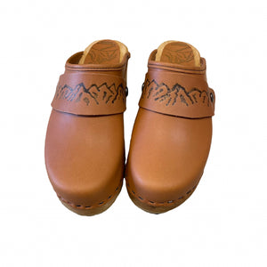 Traditional Heel Sunrise Oil Mountain Range