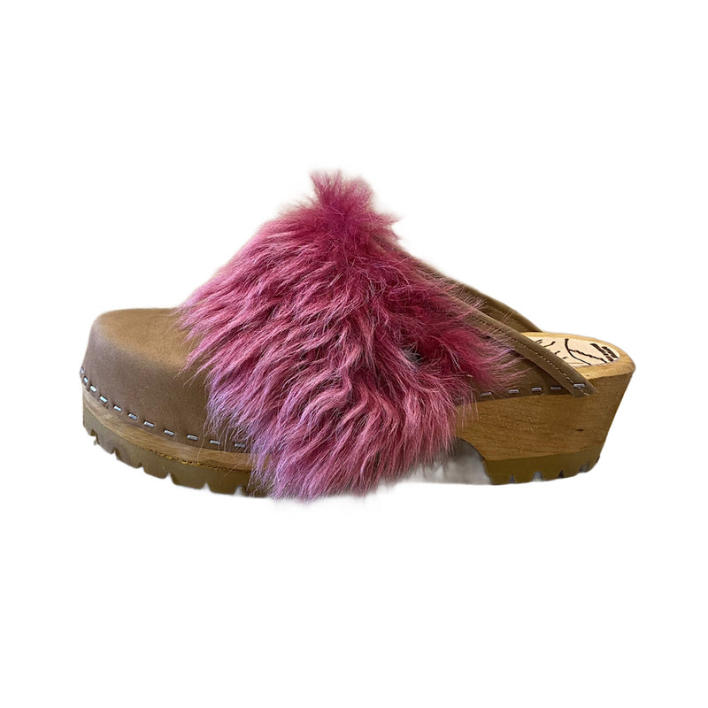 Magenta Tigrado Shearling Snap Strap Mountain Clogs in Camel Leather