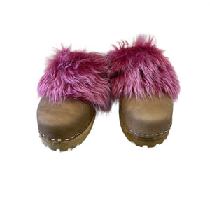 Magenta Tigrado Shearling Snap Strap Mountain Clogs in Camel Leather