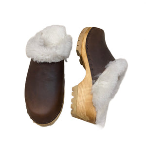  Shearling Lined Clog on the mountain sole in the cocoa leather with cream shearling.