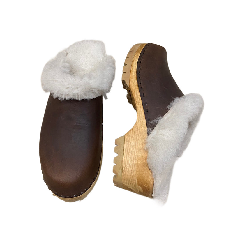  Shearling Lined Clog on the mountain sole in the cocoa leather with cream shearling.