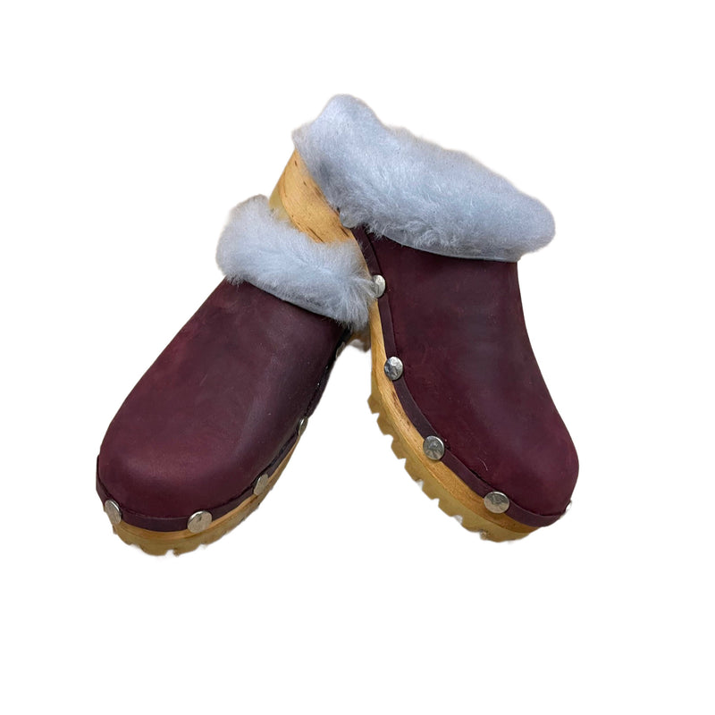 Mountain Sole Ebba clogs in Merlot Leather with Ice Blue shearling