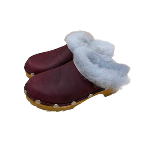 Mountain Sole Ebba clogs in Merlot Leather with Ice Blue shearling