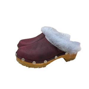 Mountain Sole Ebba clogs in Merlot Leather with Ice Blue shearling