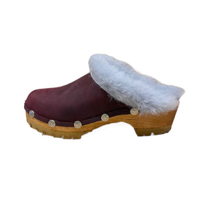 Mountain Sole Ebba clogs in Merlot Leather with Ice Blue shearling