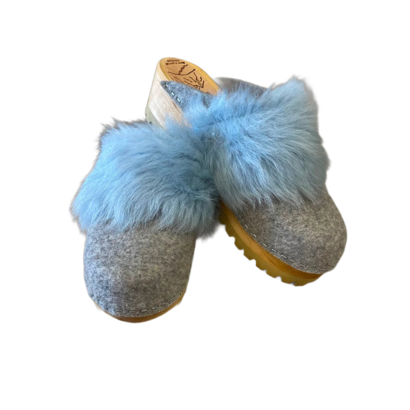 Granite Wool mountain clogs with Light Blue Tigrado Shearling Snap Straps