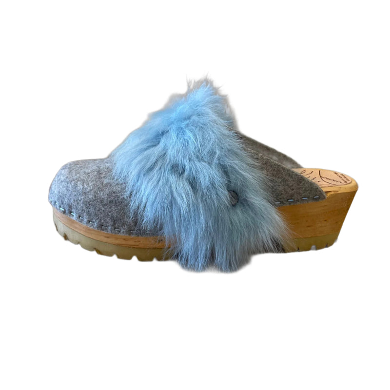 Granite Wool mountain clogs with Light Blue Tigrado Shearling Snap Straps