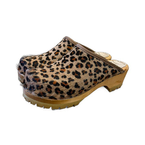 Mountain sole leopard pony Tessa clogs with a natural stain sole and brown edge band.