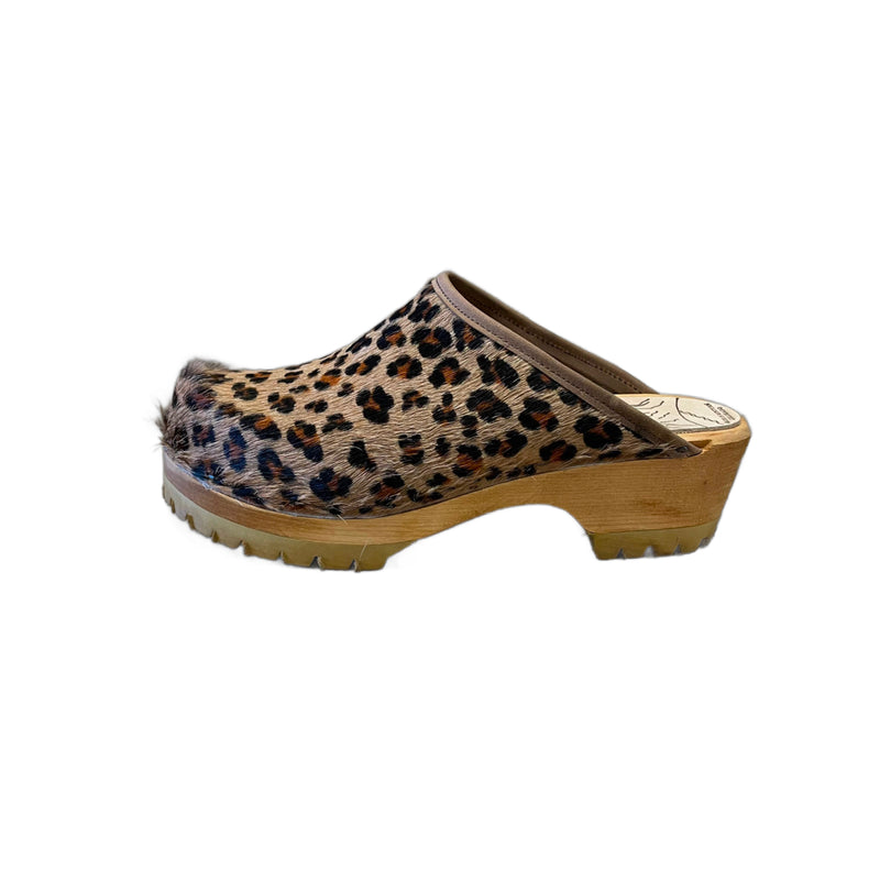 Mountain sole leopard pony Tessa clogs with a natural stain sole and brown edge band.