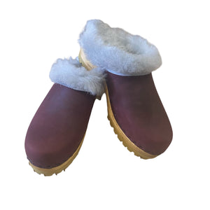 Traditional Shearling style on the mountain sole in the merlot leather with grey shearling.