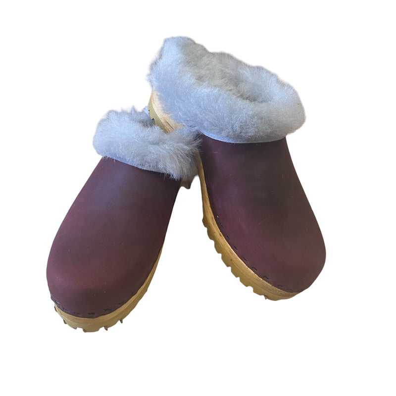 Traditional Shearling style on the mountain sole in the merlot leather with grey shearling.