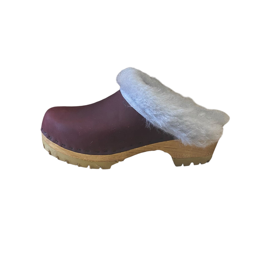 Traditional Shearling style on the mountain sole in the merlot leather with ice blue shearling.