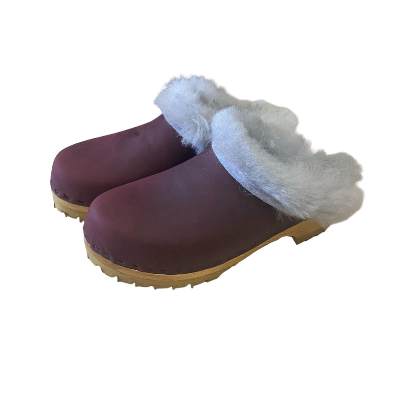 Traditional Shearling style on the mountain sole in the merlot leather with grey shearling.