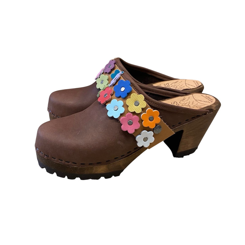 High Heel Mountain Sole Brown Oil Tanned Leather with Linnea Flower Snap Strap