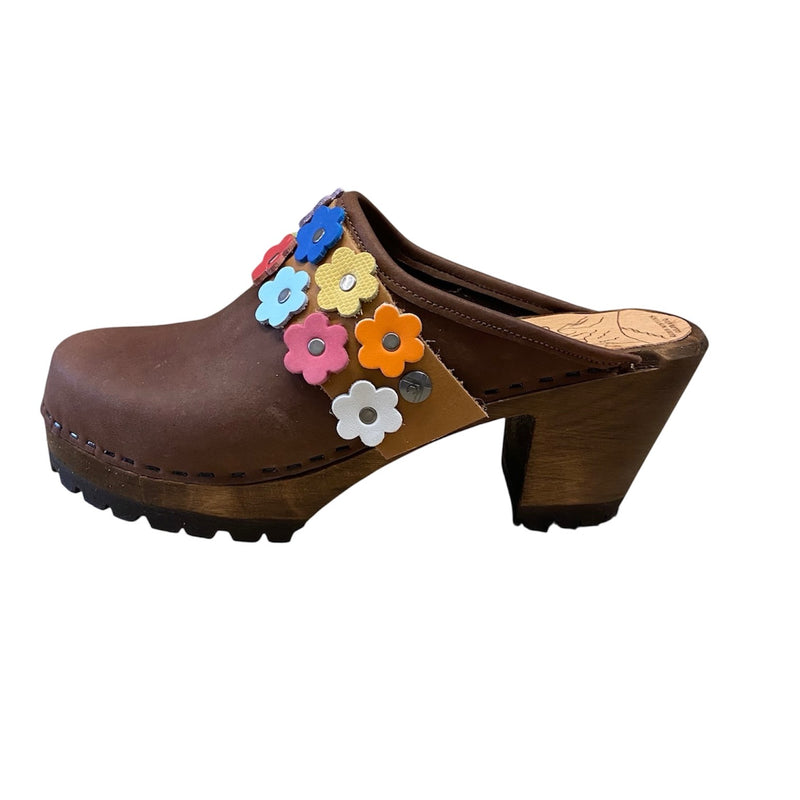 High Heel Mountain Sole Brown Oil Tanned Leather with Linnea Flower Snap Strap