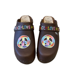 Traditional Heel Brown Oil Peace Sign