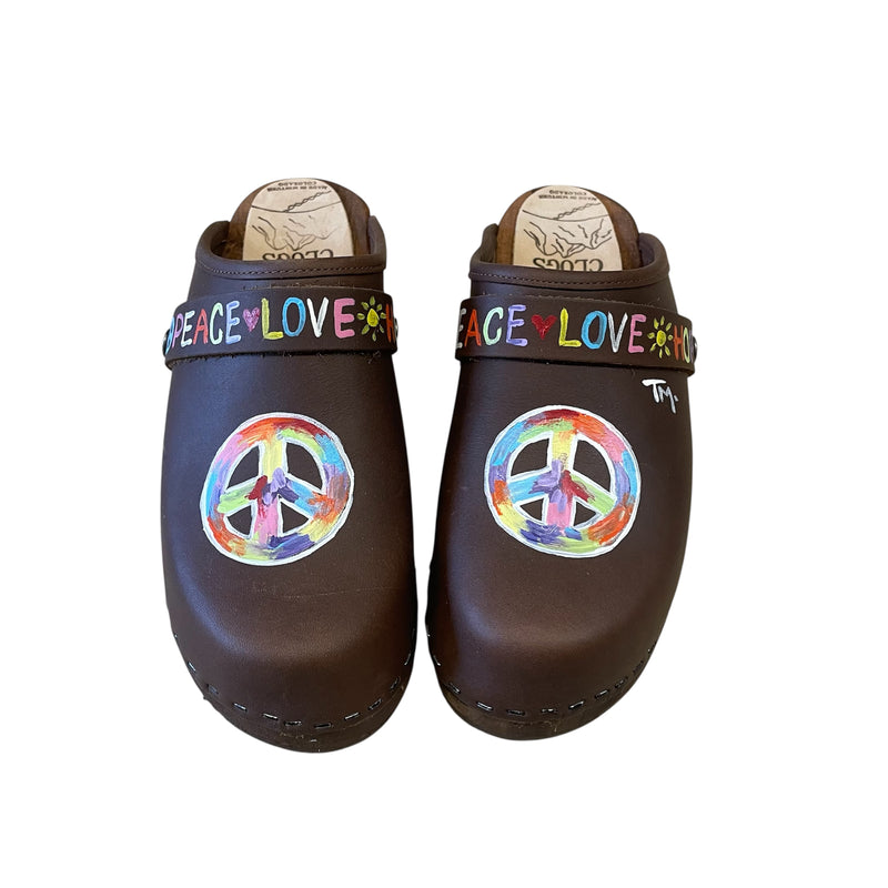 Traditional Heel Brown Oil Peace Sign