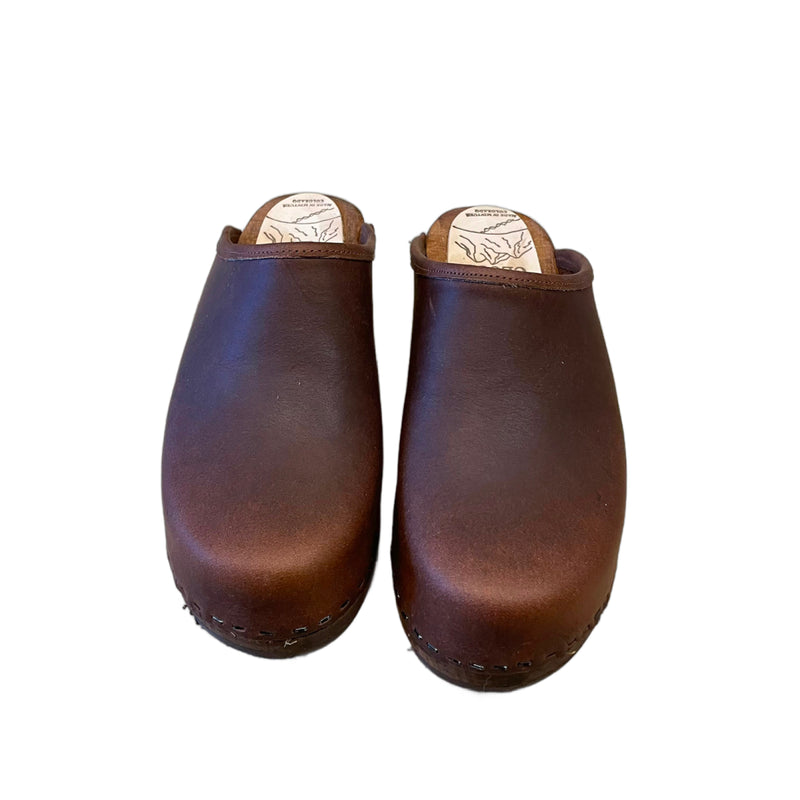 Traditional heel Tessa clog in our featured cocoa bean leather on a brown stain wood sole with a brown edge band and no strap.