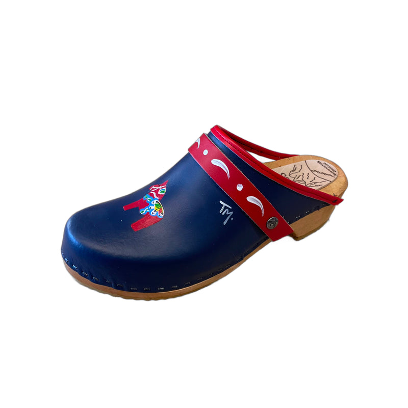 Traditional heel Tessa clog in navy blue leather with hand-painted Dala horse design on front of shoe and a dash painted snap strap.