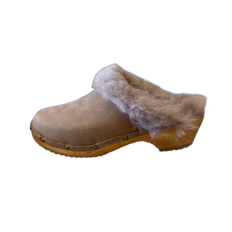 Traditional heel Tessa clogs in Tobacco oil tanned leather with Taupe shearling insole and edge band as well as decorative nails along base of shoe.