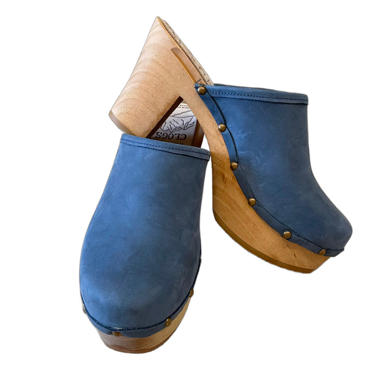 Ultimate High clog with blue denim leather and decorative nails.