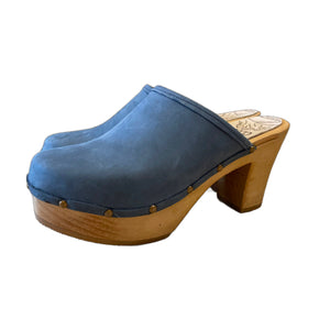 Ultimate High clog with blue denim leather and decorative nails.