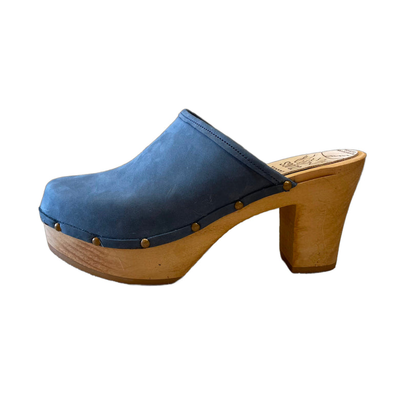 Ultimate High clog with blue denim leather and decorative nails, as seen in this side profile.