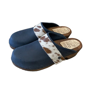 dark blue leather clogs with cowhide strap and dark wooden soles