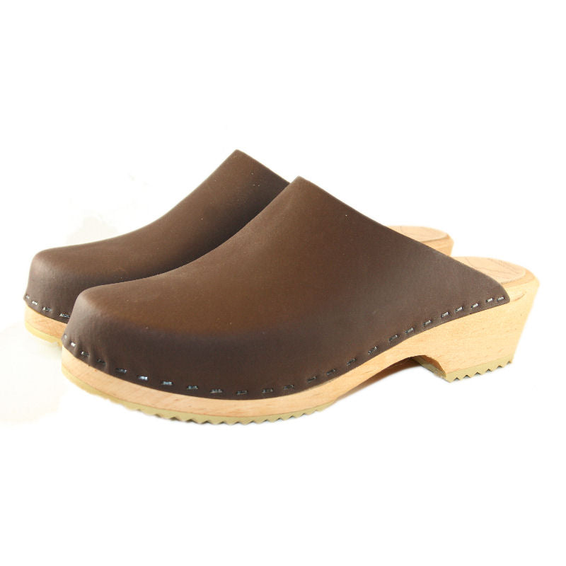 Brown Oli Tanned Leather Clogs with Raw Edge