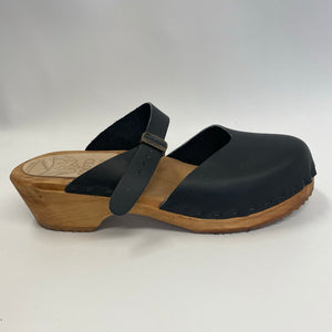 Traditional Heel Black Minna Sandal size 39 - Factory Seconds