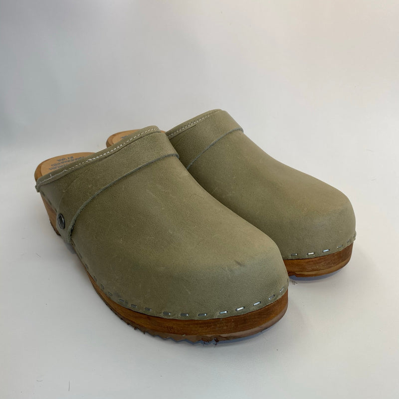 Traditional Heel Sage Green Leather size 42 - Factory Seconds