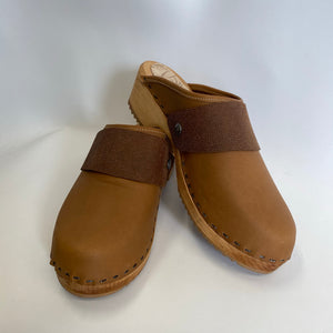 Traditional Heel Nougat with Wide Snap Strap size 41 - Factory Seconds