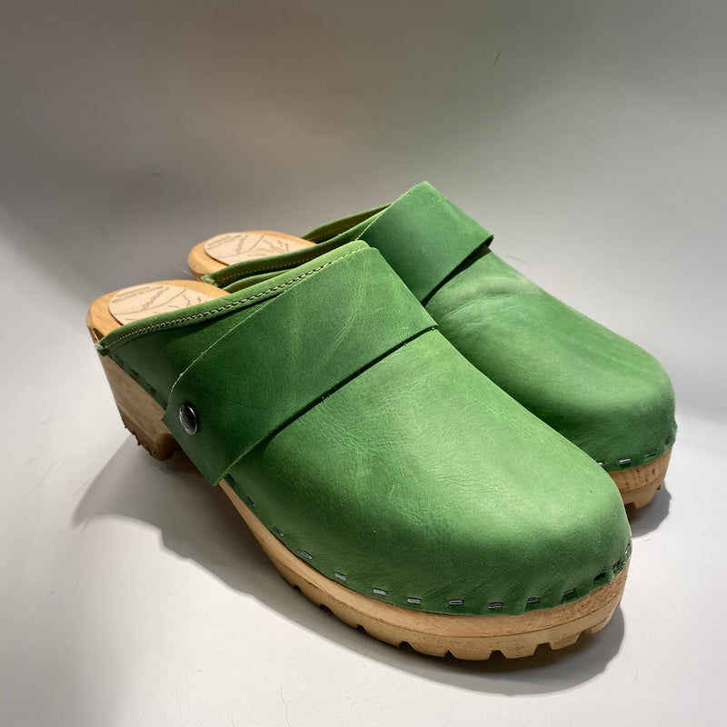 Mountain Sole Grass Green with Wide Snap Strap size 39 - Factory Seconds