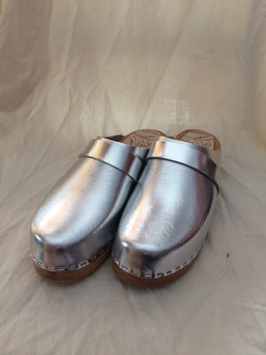 Tessa Traditional Heel Metallic Clogs