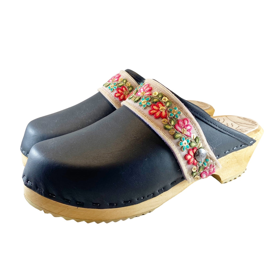 Traditional Heel Black Oil with Embroidered Ribbon Strap