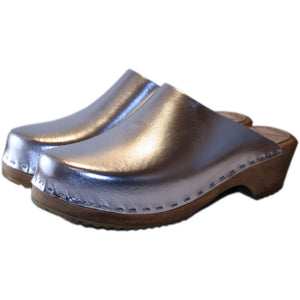 Plain Workers Clog in Silver Leather