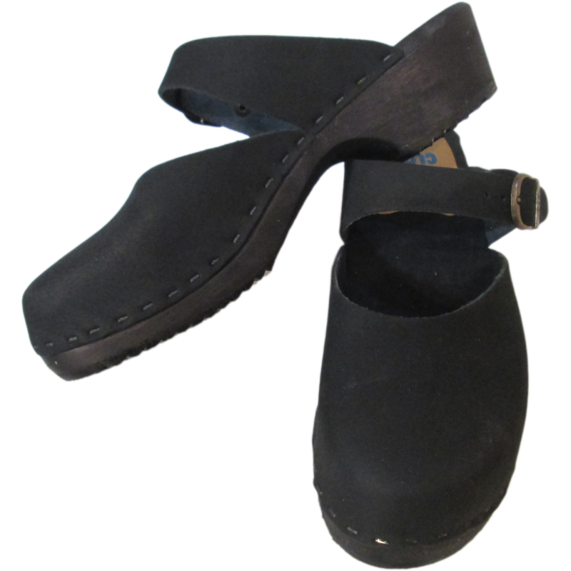 Tessa Traditional Heel Minna Sandal in Black Oil