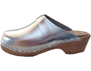 Traditional Heel Tessa Clogs in Silver Metallic